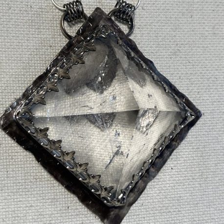 3DQuartzPyramNecklace